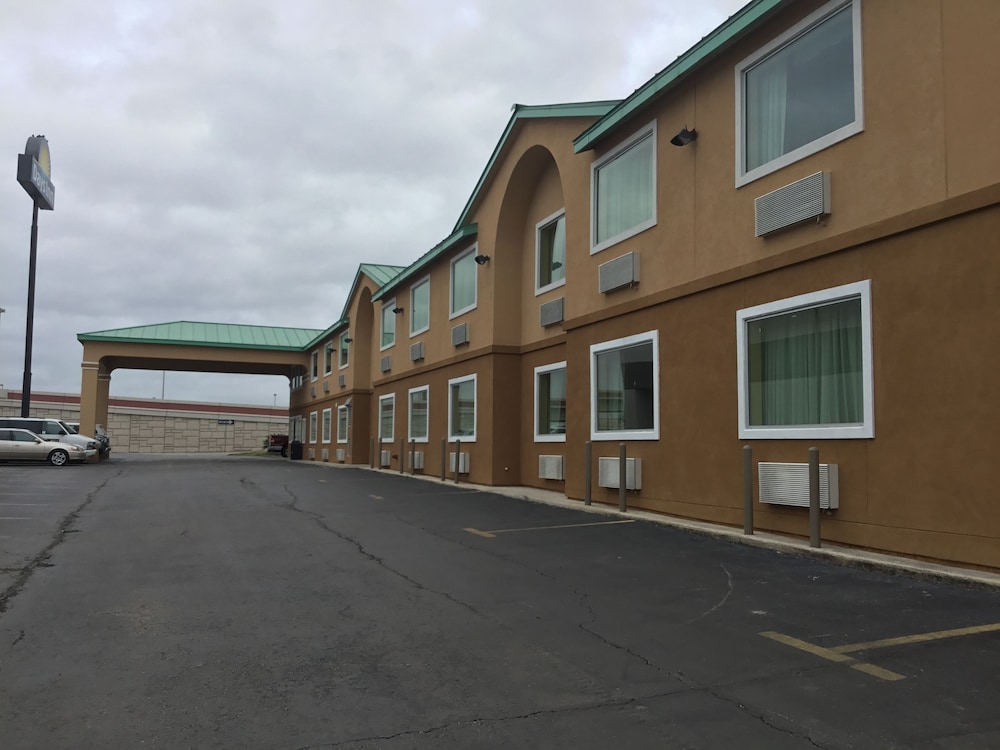 Days Inn by Wyndham San Antonio Airport - photo 40