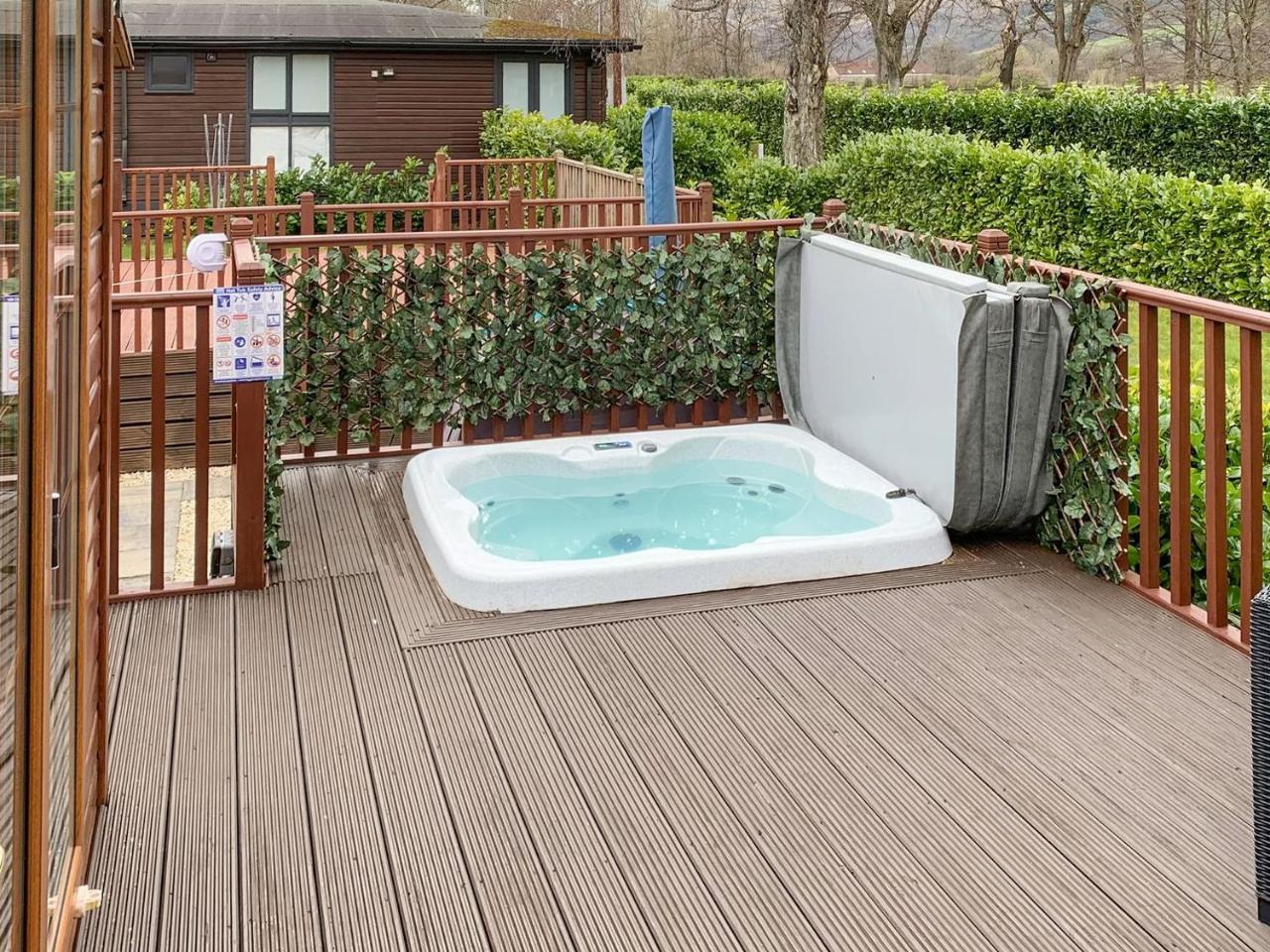 Bridge End Lodge — 4-Star Luxury Hotel in Dollar, United Kingdom