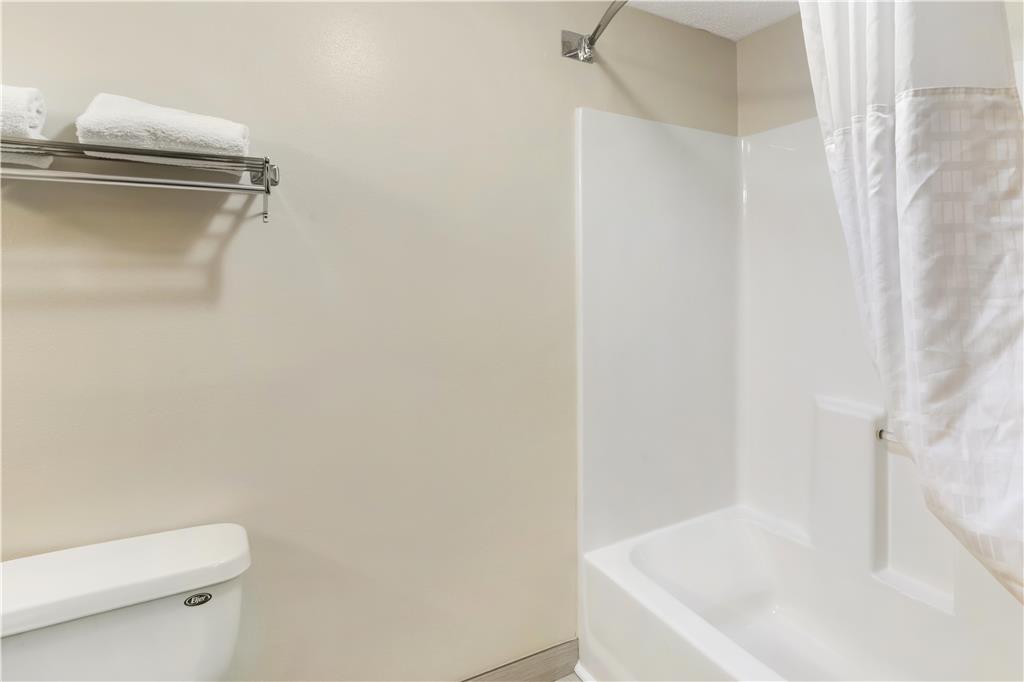 Best Western Plus Richmond Hill Inn - photo 17