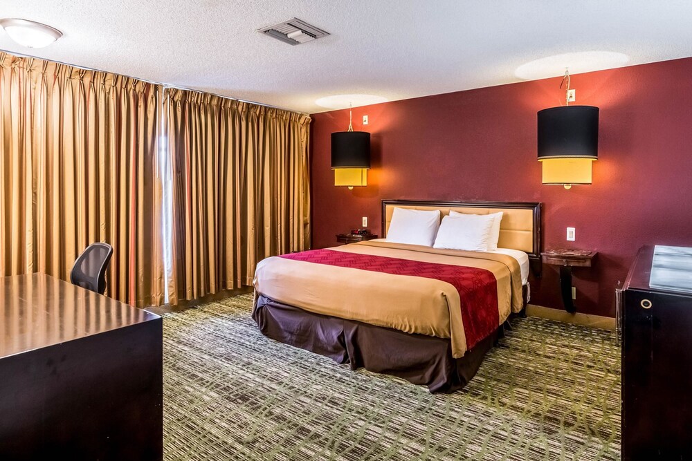 Rodeway Inn & Suites Fresno - photo 25