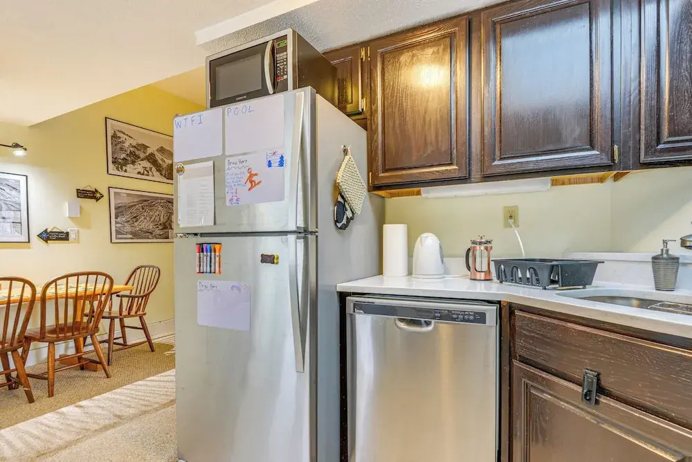Walk to Mount Snow Resort: Unit w Pool & Hot Tubs - photo 14