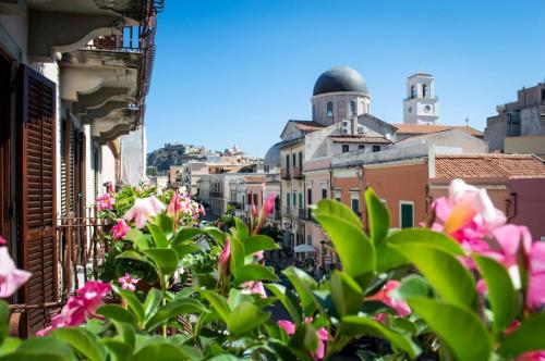 Golden House City Milazzo — 4-Star Luxury Hotel in Milazzo, Italy