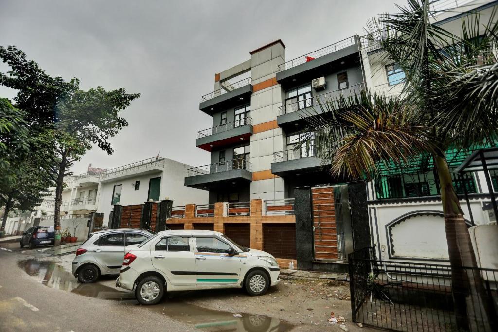 Townhouse 764 Hotel Happy Keys Townhouse in Noida, India