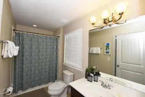 5336 Oakbourne Avenue — 4-Star Luxury Hotel in Davenport, United States