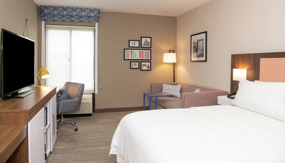 Hampton Inn Erie South - photo 15