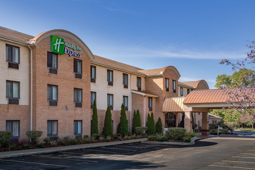 Holiday Inn Express Hotel & Suites Canton by IHG — hotel in Canton