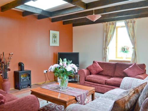 Burns Cottage — 4-Star Luxury Hotel in Drumnadrochit, United Kingdom