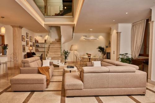 TreasureRome Trevi Private Palazzo — 4-Star Luxury Hotel in Rome, Italy