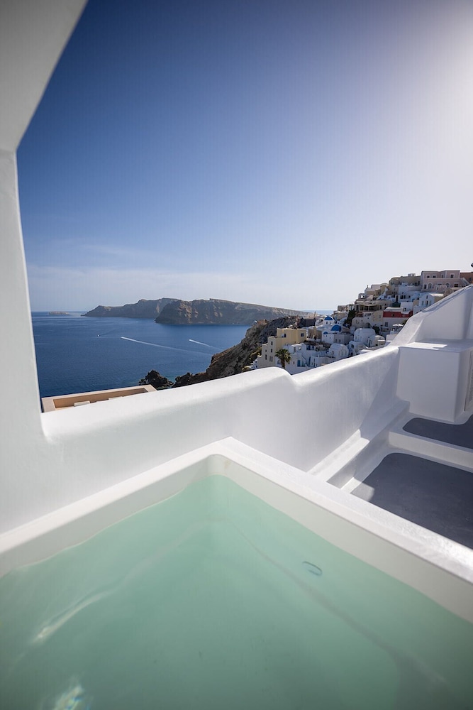 Three Domes Oia an Iconic Collection — 4-Star Luxury Hotel in Oia, Greece