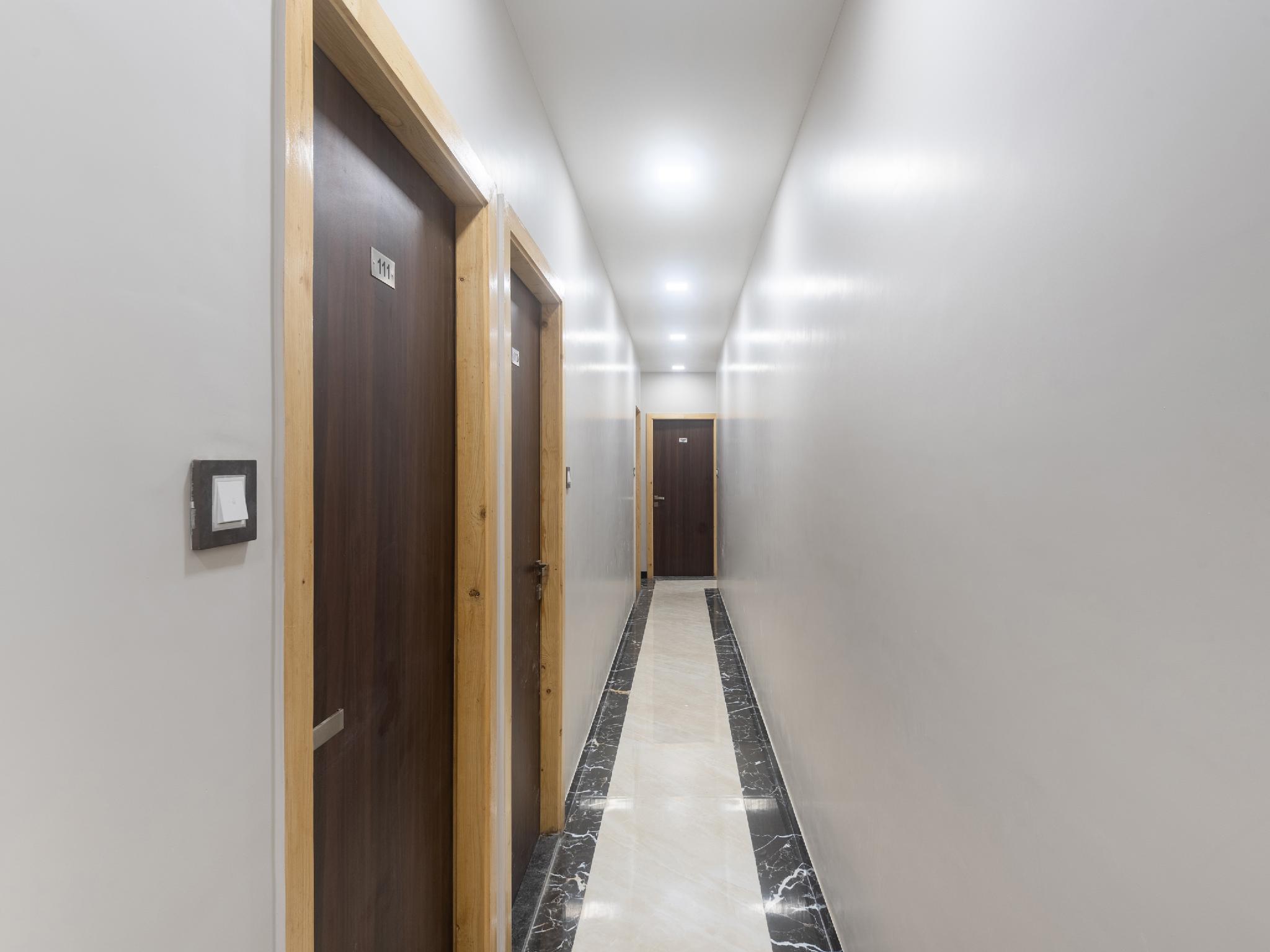 OYO 30693 Hotel Blue Executive