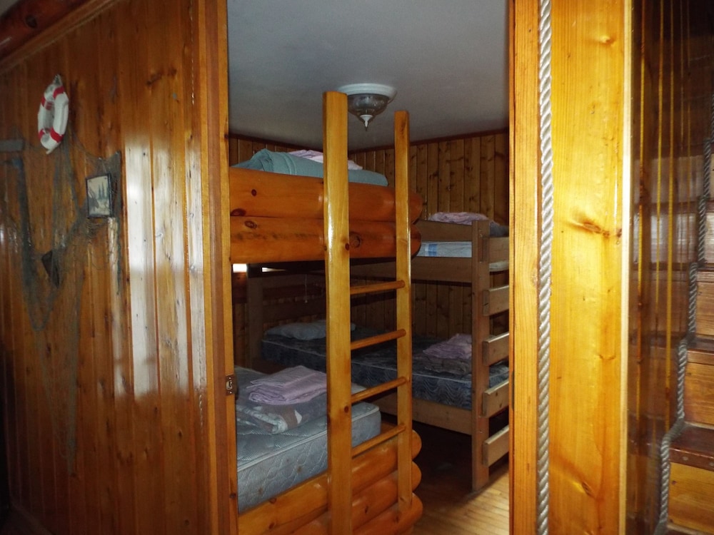 Crooked Lake Resort Cabin 4 - photo 3