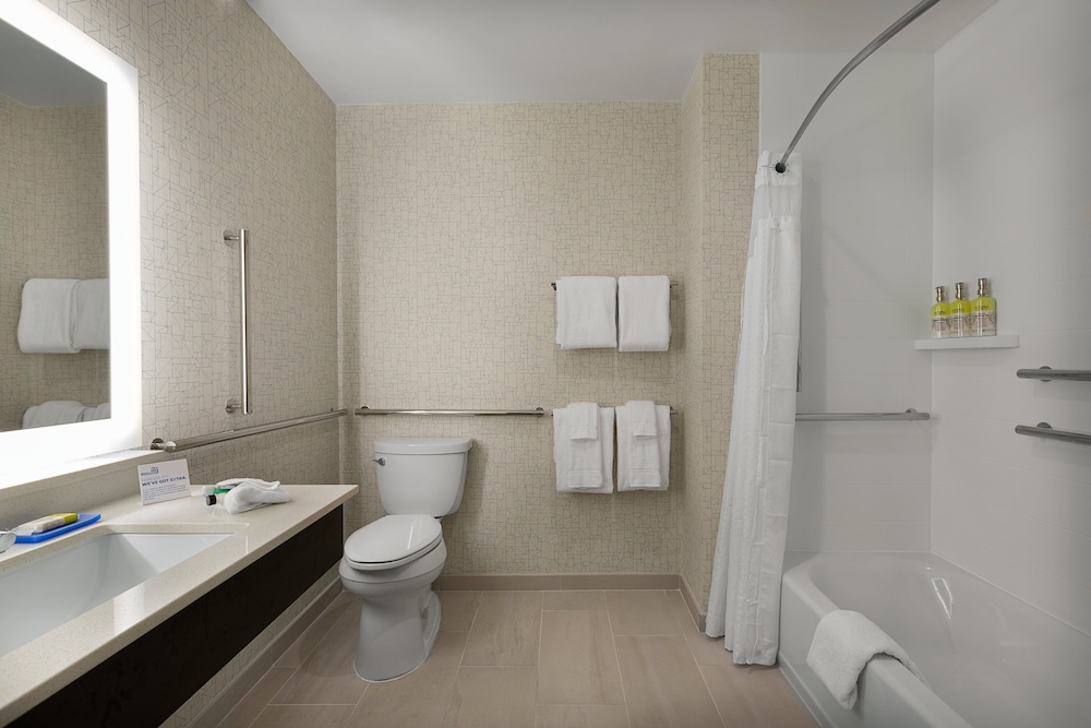 Holiday Inn Express & Suites Fayetteville South by IHG - photo 4