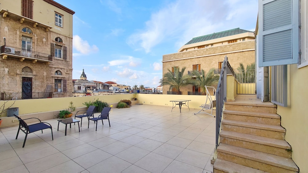 Pink & Blondie ApartHotel by Loginn in Tel Aviv, Israel