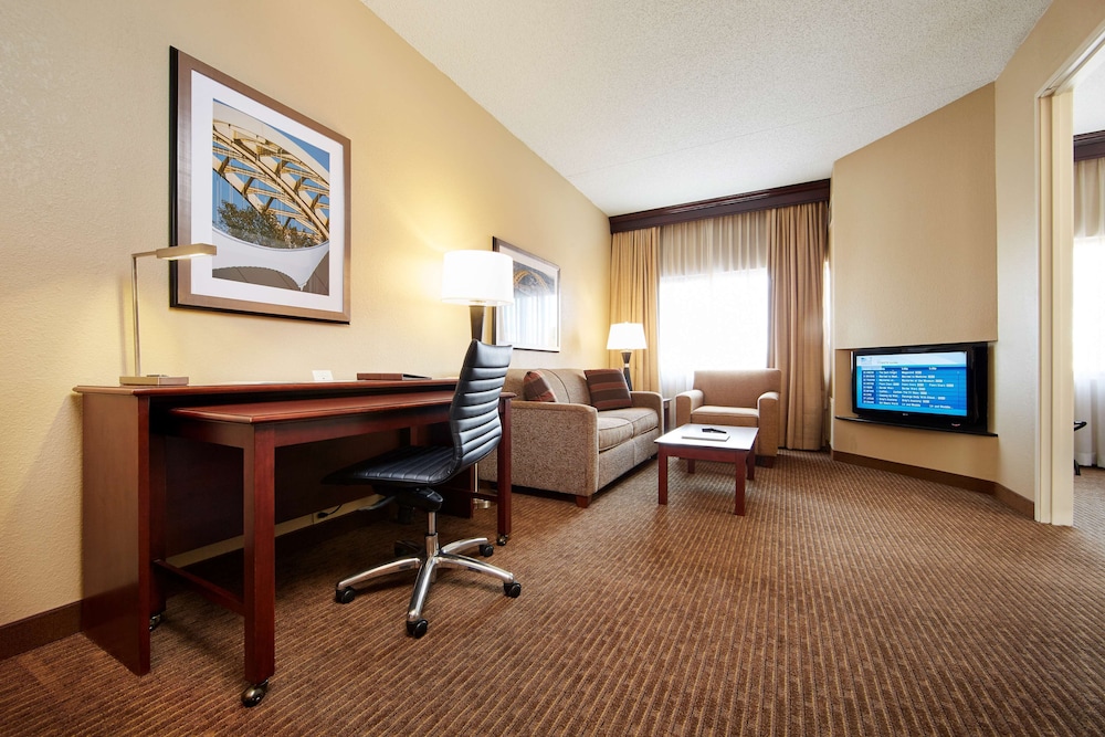DoubleTree Suites by Hilton Hotel Cincinnati Blue Ash - photo 5