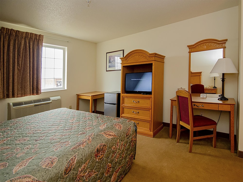 Urbana Inn & Suites - photo 7