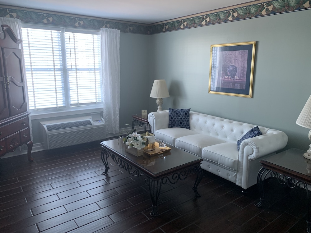French Quarter Inn - photo 23