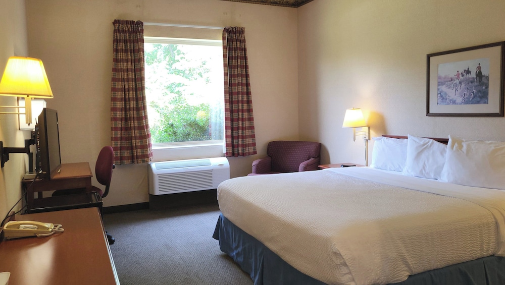 Magnuson Hotel West Liberty - photo 6