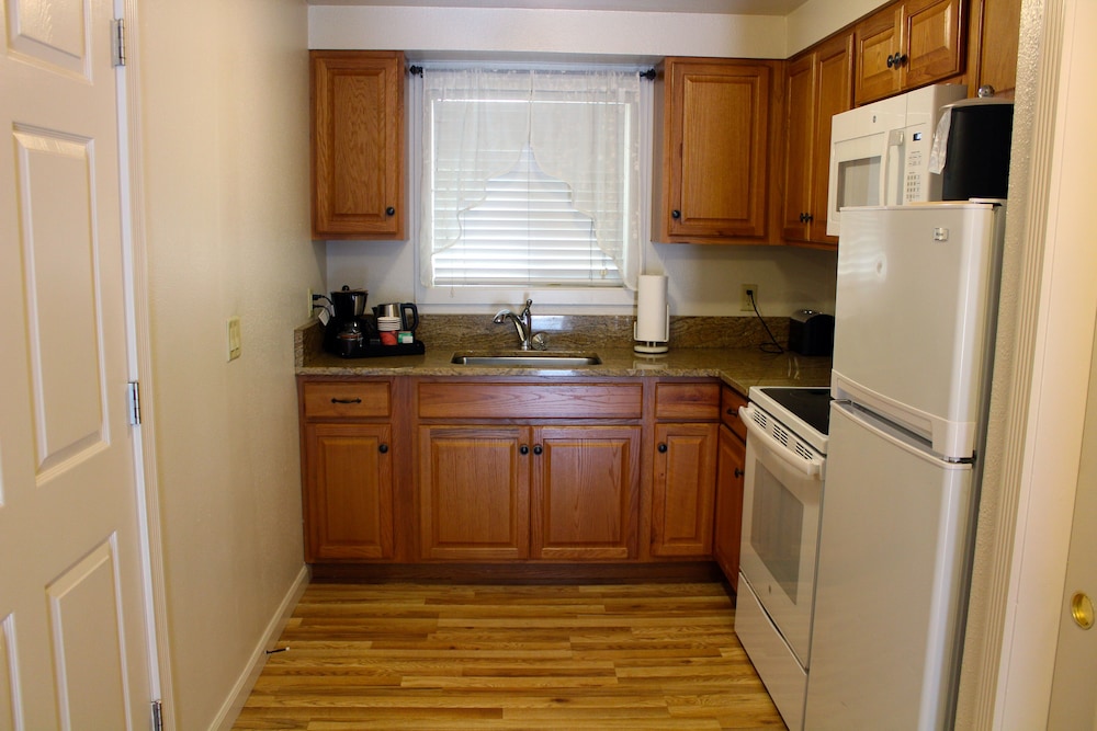 Silverton Inn & Suites - photo 19