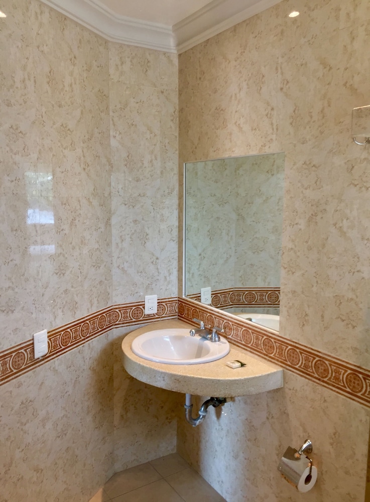 Bathroom sink