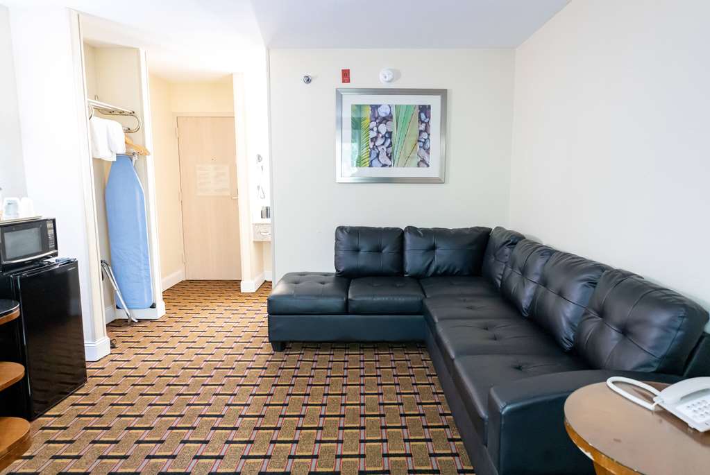 Days Inn By Wyndham College Park Atlanta Airport South - photo 31