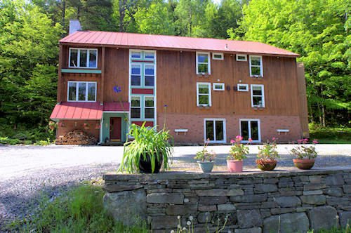 Weathertop Mountain Inn in Burlington, United States