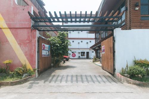 RedDoorz at Joels Apartelle — Binan — photo 2