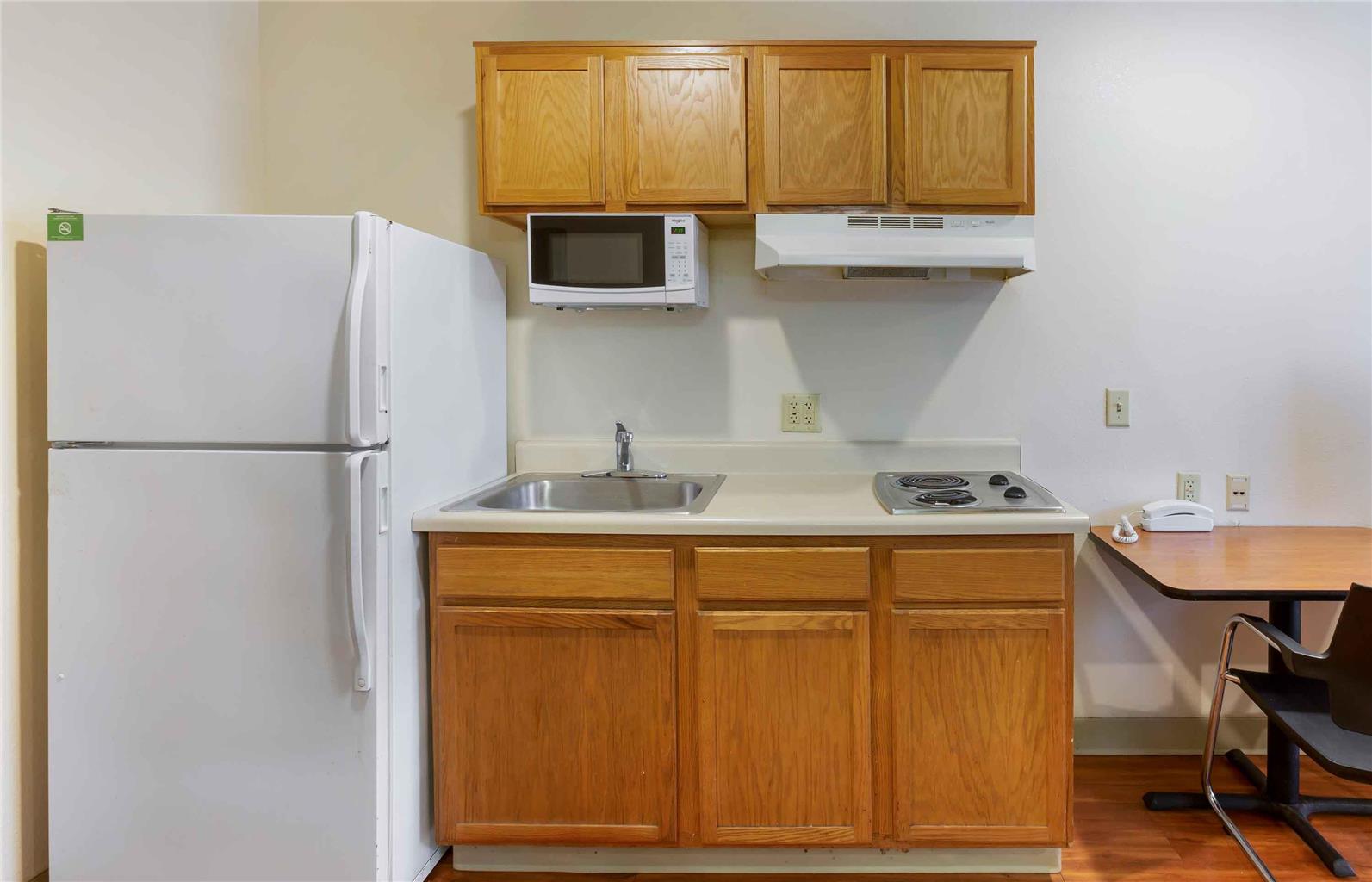 Extended Stay America Select Suites Phoenix West - photo 14