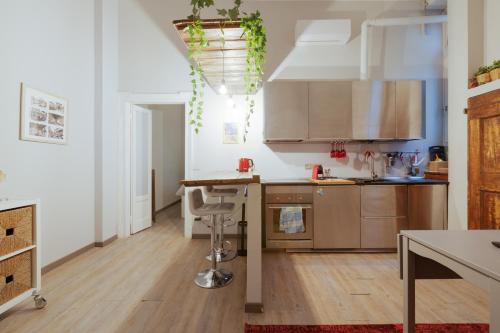 Isola Ugo Bassi Ampio Bilocale Moderno — 4-Star Luxury Hotel in Milan, Italy