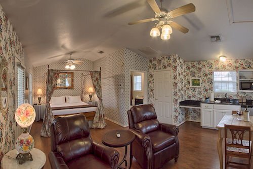 All Seasons Main Street Retreat - photo 6