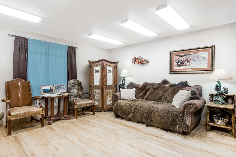 Super 8 by Wyndham Powell - photo 2