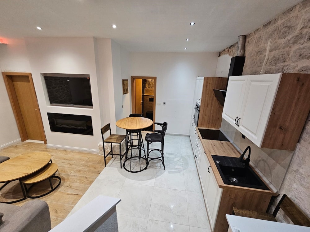 Apartment Antonio on the seafront — 4-Star Luxury Hotel in Trogir, Croatia