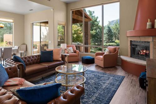 Luxe Design and Amazing Views with Hot Tub for Family in Sedona, United States