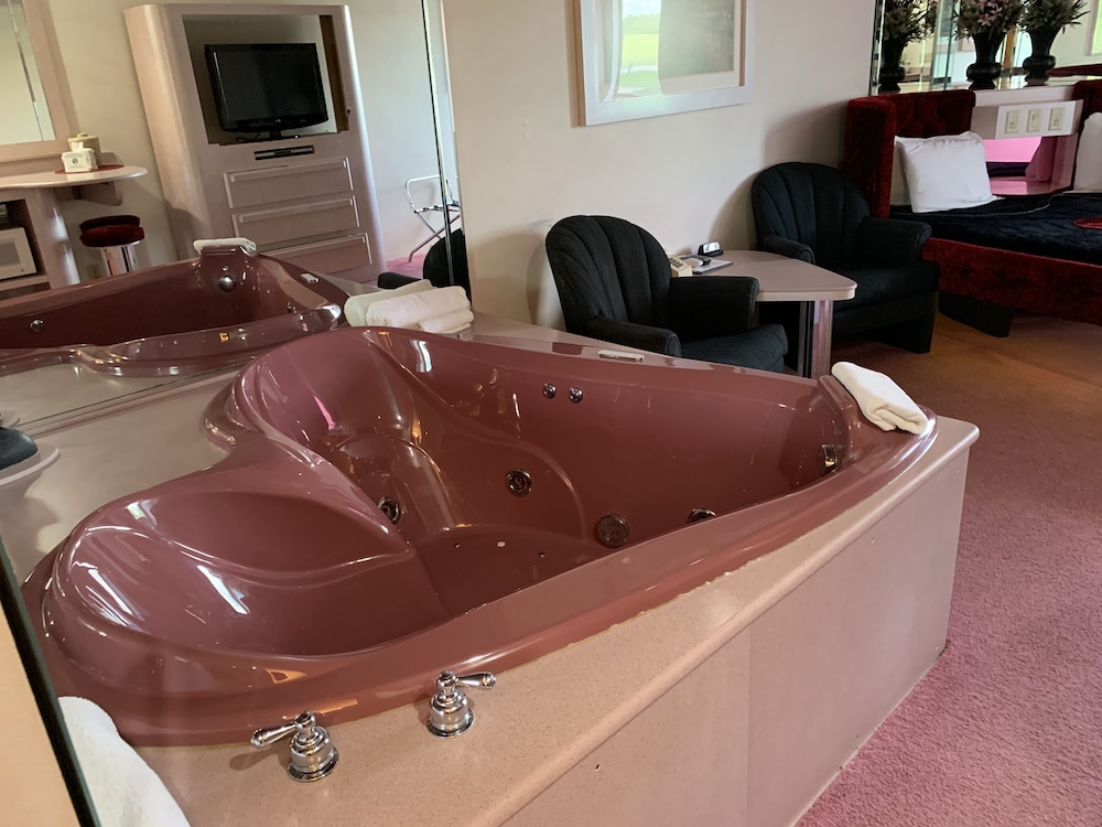 Designer Inn & Suites - photo 44
