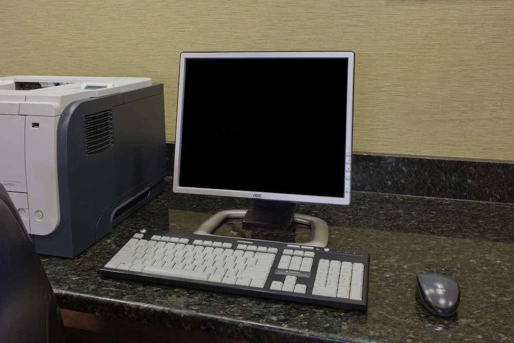 Hampton Inn Youngstown North - photo 41
