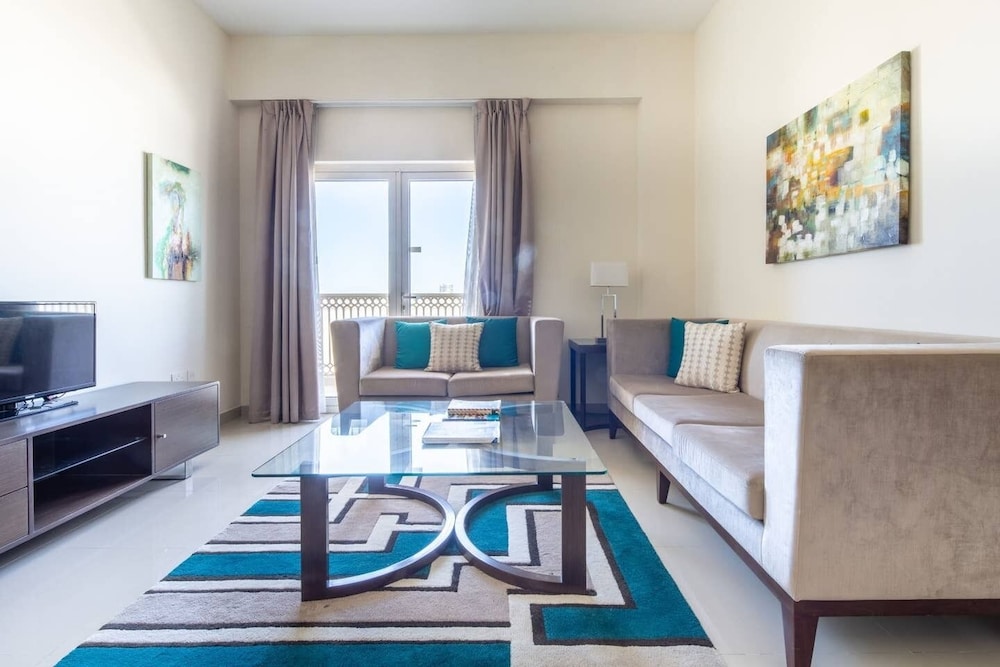Modern Living In This 2BR Apt In The Heart of Downtown Jebel Ali Sleeps 4 — 5-Star Luxury Hotel in Dubai, United Arab Emirates