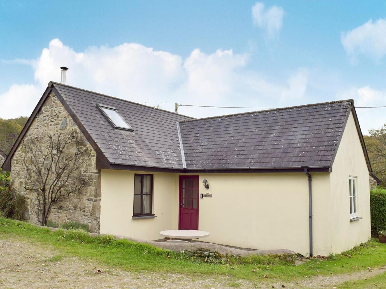 Y Bwthyn - carbon neutral hotel in Newport