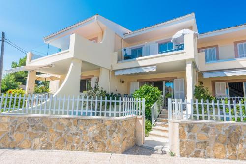 Seaside House 3 Alcudia Beach — 4-Star Luxury Hotel in Alcudia, Spain