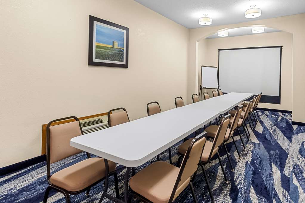 Comfort Suites Vincennes - photo 28