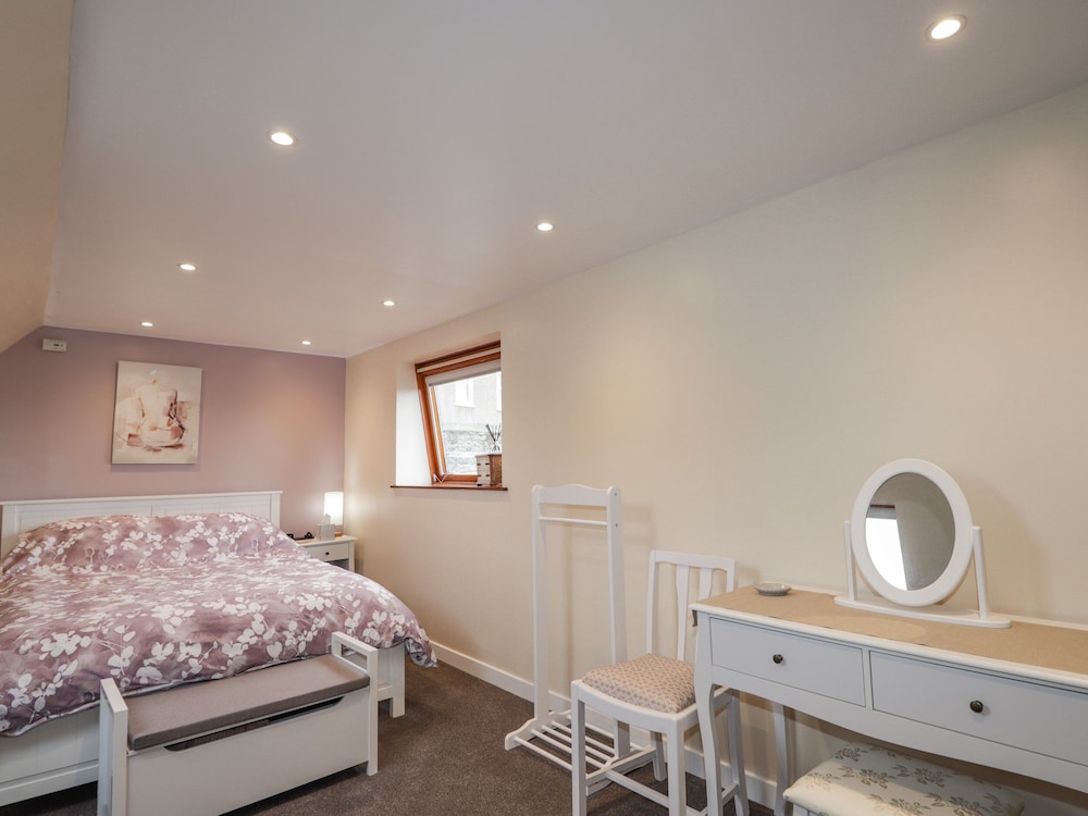 20 South High Street — 4-Star Luxury Hotel in Portsoy, United Kingdom