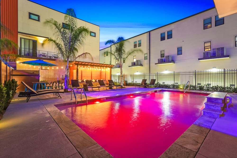 4BR Townhouse in Bienville Villas — 4-Star Luxury Hotel in New Orleans, United States
