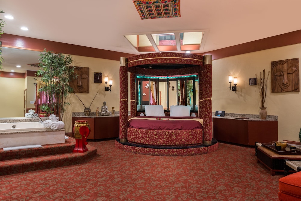 Inn of the Dove Romantic Suites with Jetted Tub & Fireplace - photo 36