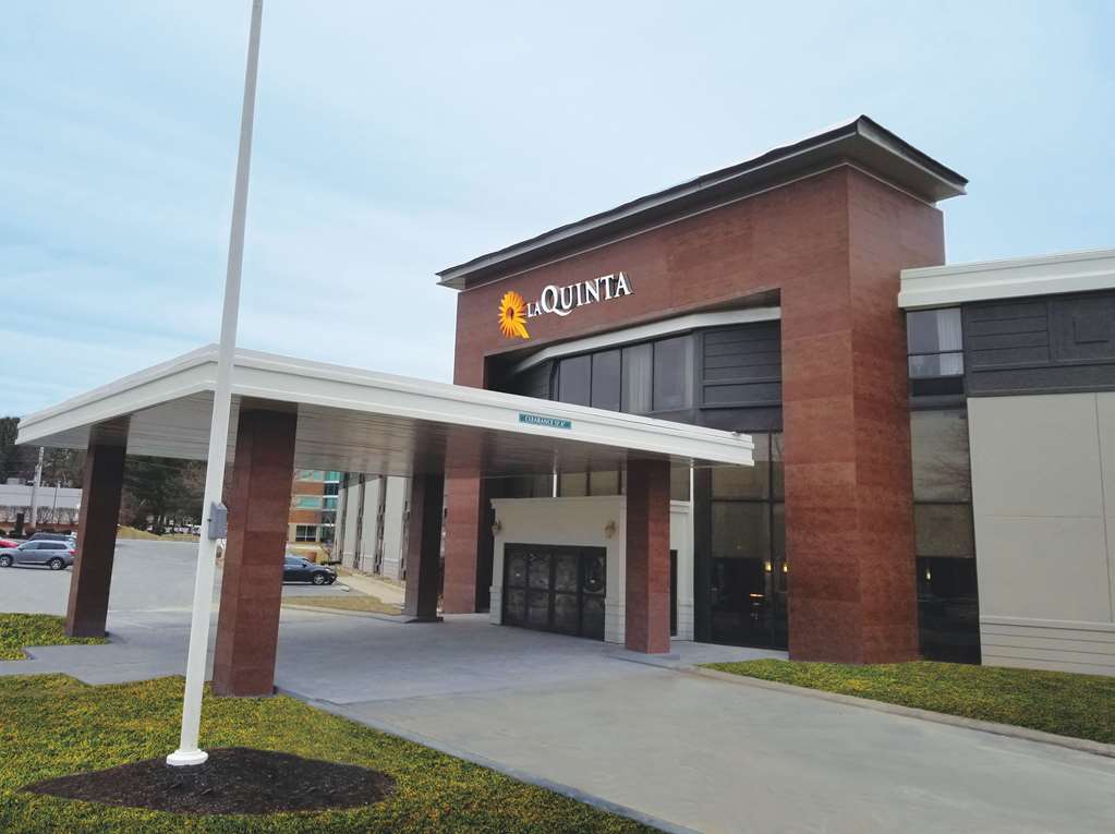 La Quinta Inn & Suites by Wyndham Boston Andover - photo 3