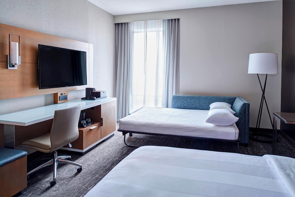 Auburn Hills Marriott Pontiac - photo 9