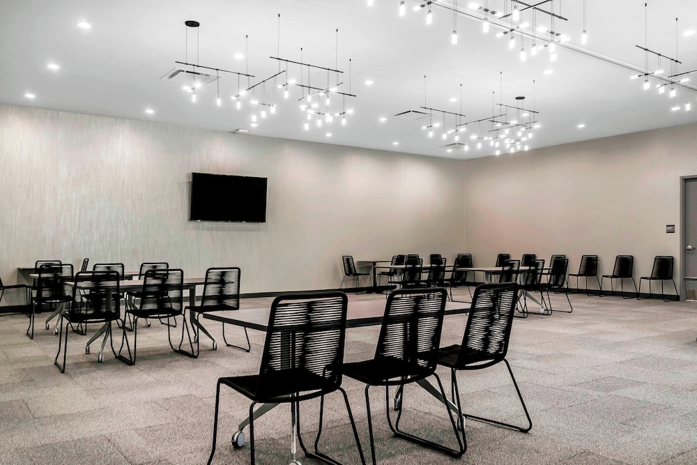 Aloft Newport On The Levee - photo 36