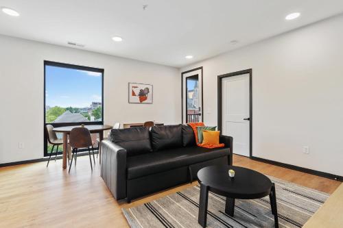 CozySuites on Mass with garage parking #6 — 4-Star Luxury Hotel in Indianapolis, United States