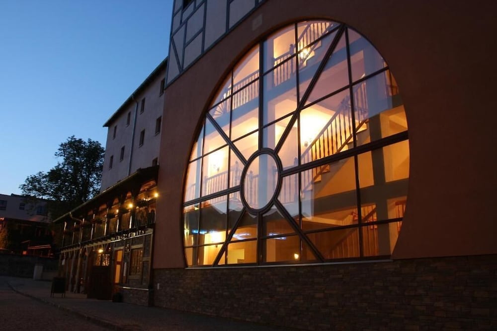 Hotel Zamkowy Młyn — hotel in Krapkowice