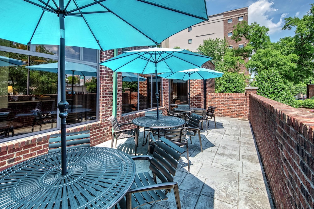 Hampton Inn & Suites Nashville Vanderbilt Elliston Place - photo 35