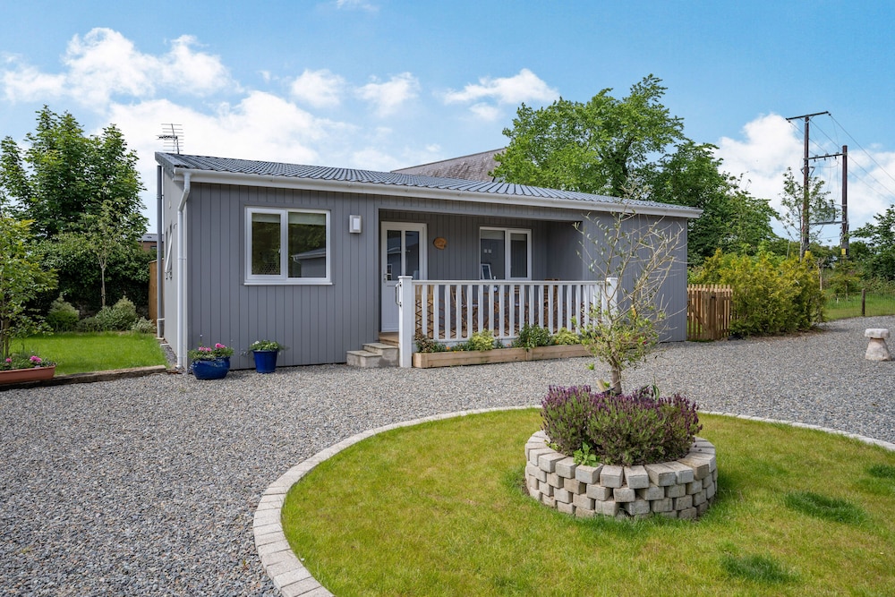 Ramsey Lodge Bier Wood Lodges — 4-Star Luxury Hotel in Tenby, United Kingdom