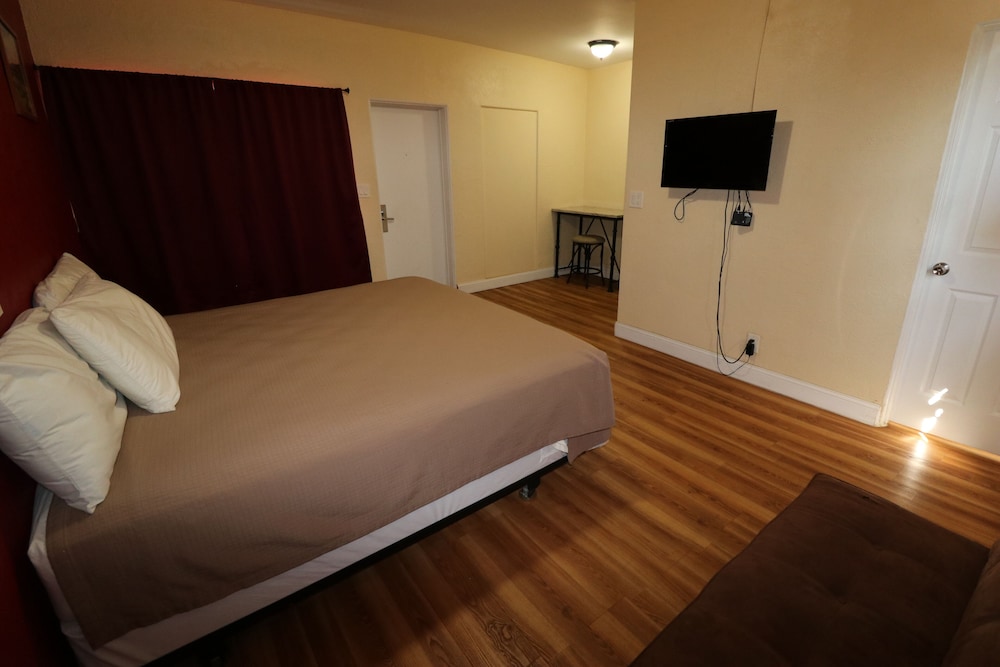 Sandman Inn Motel - photo 13