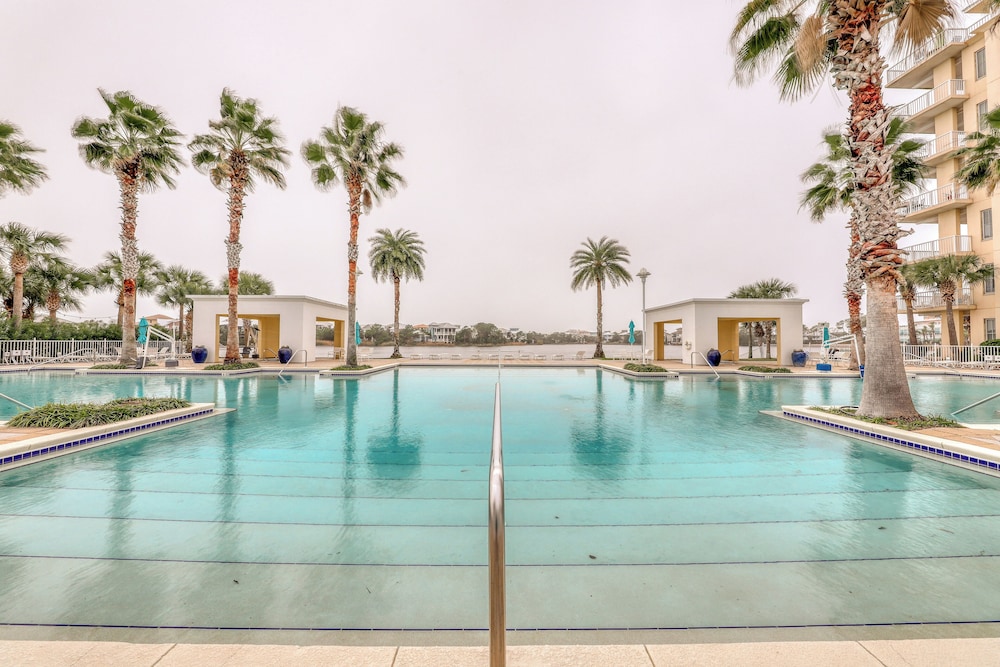 Carillon Beach Inn - photo 26